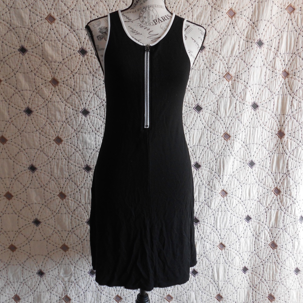 EUC Kensie Black & White Zippered Shift Dress XS